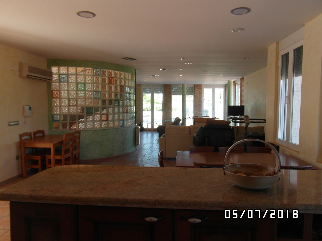 CHALET A 1 KM DE YECLA