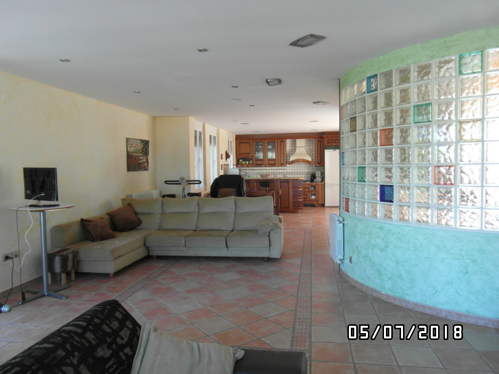 CHALET A 1 KM DE YECLA