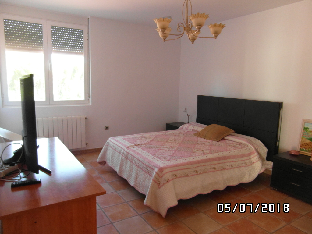 CHALET A 1 KM DE YECLA
