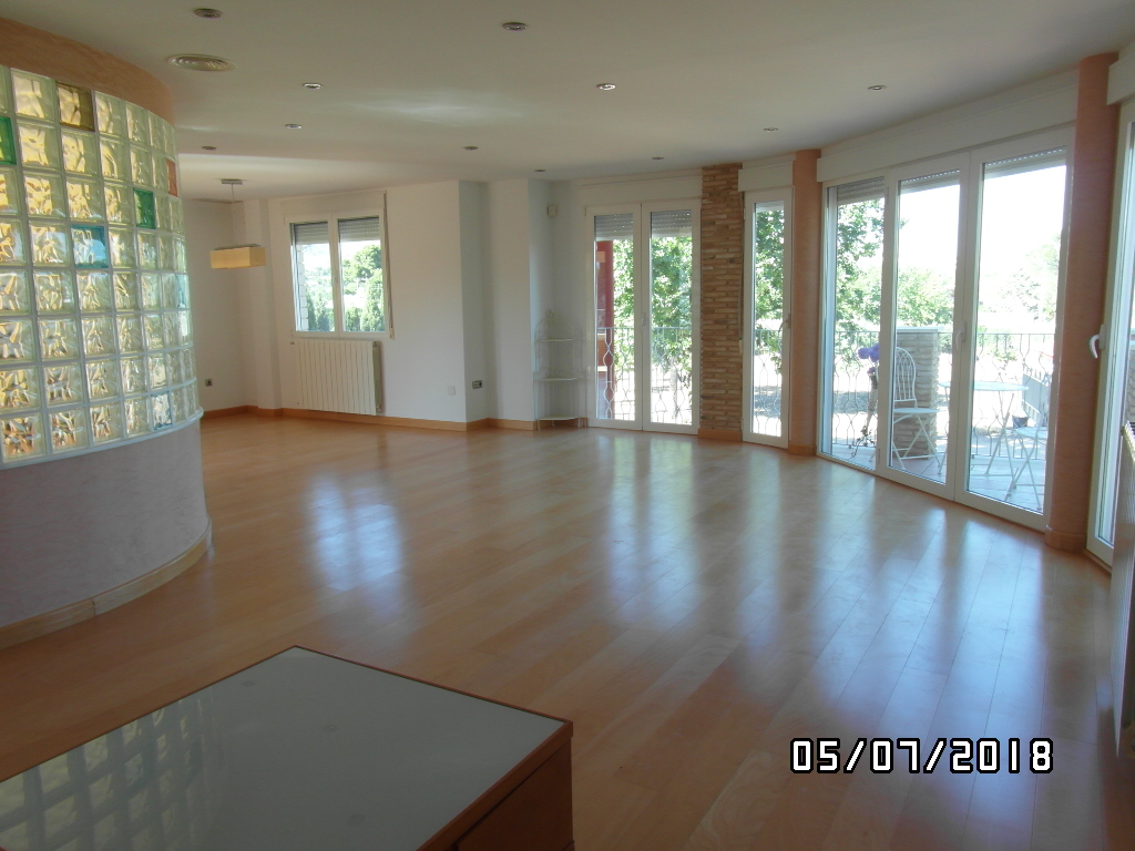 CHALET A 1 KM DE YECLA