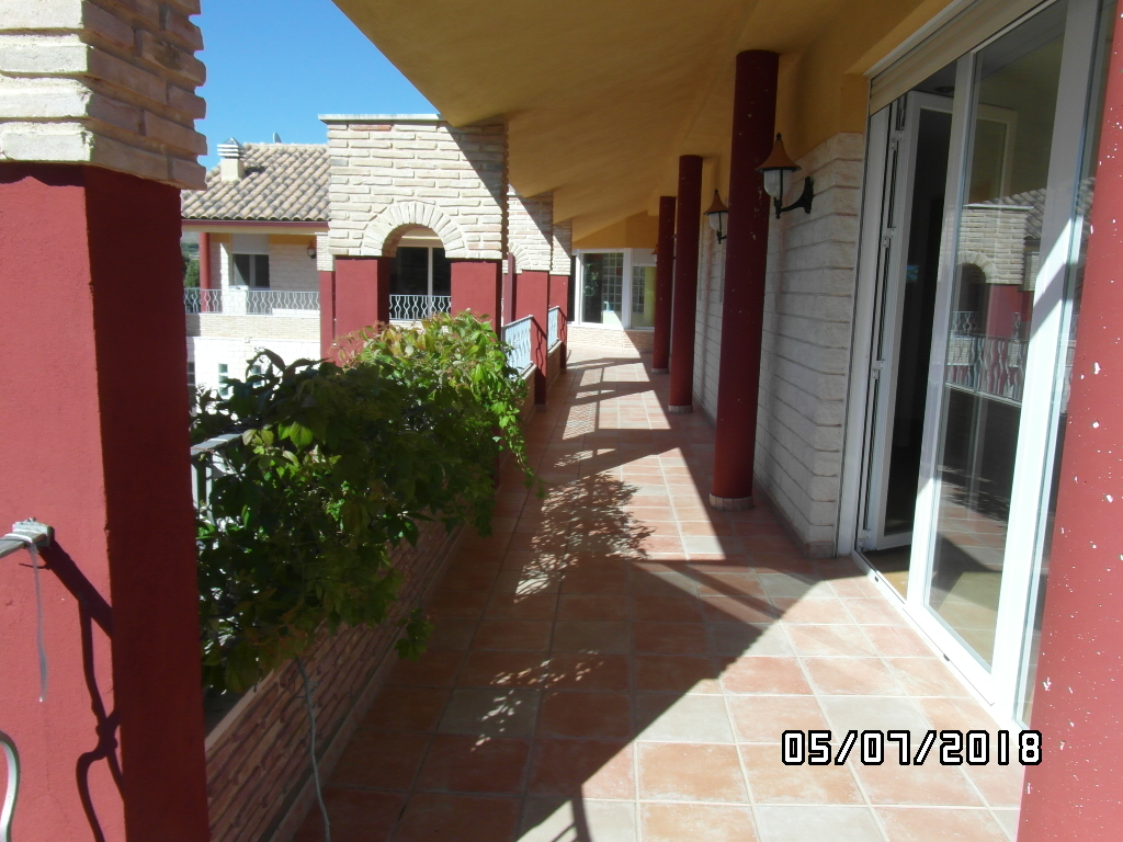 CHALET A 1 KM DE YECLA