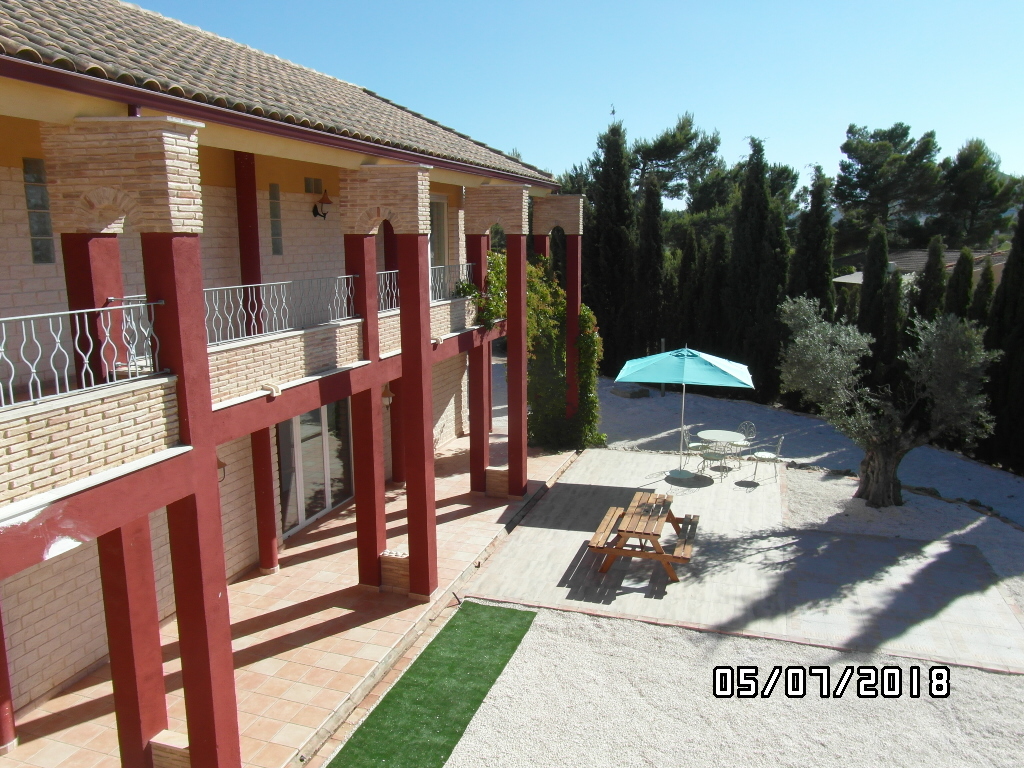 CHALET A 1 KM DE YECLA