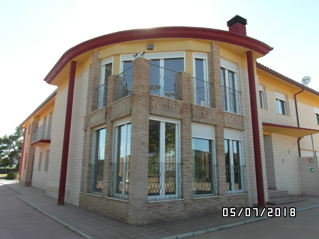 CHALET A 1 KM DE YECLA