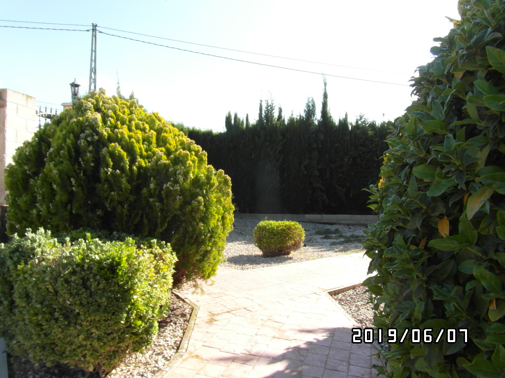 CHALET A SOLO 1 KM DE YECLA