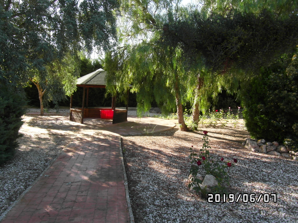 CHALET A SOLO 1 KM DE YECLA