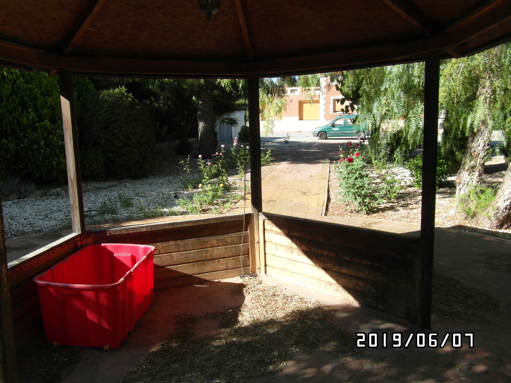 CHALET A SOLO 1 KM DE YECLA