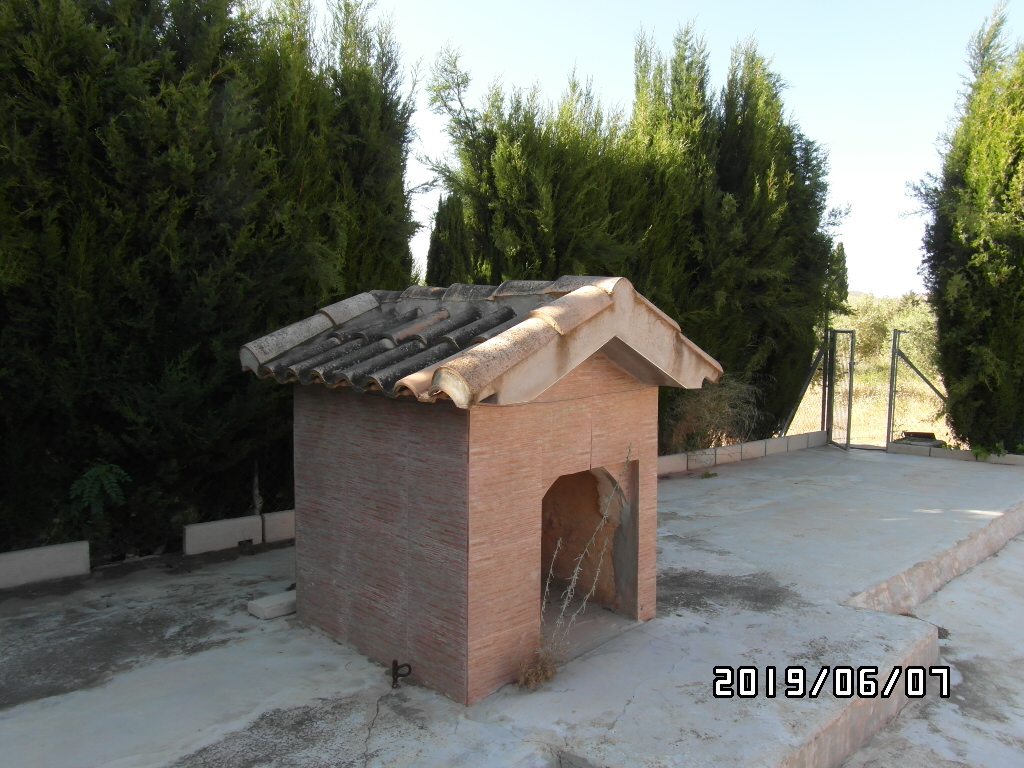 CHALET A SOLO 1 KM DE YECLA