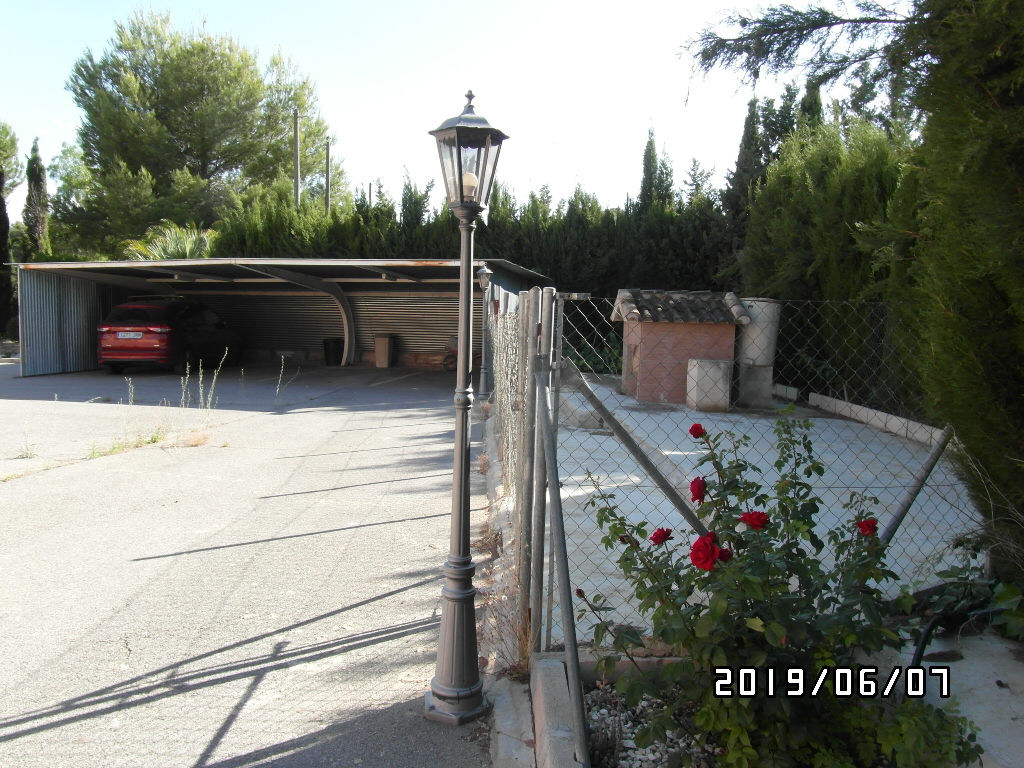 CHALET A SOLO 1 KM DE YECLA