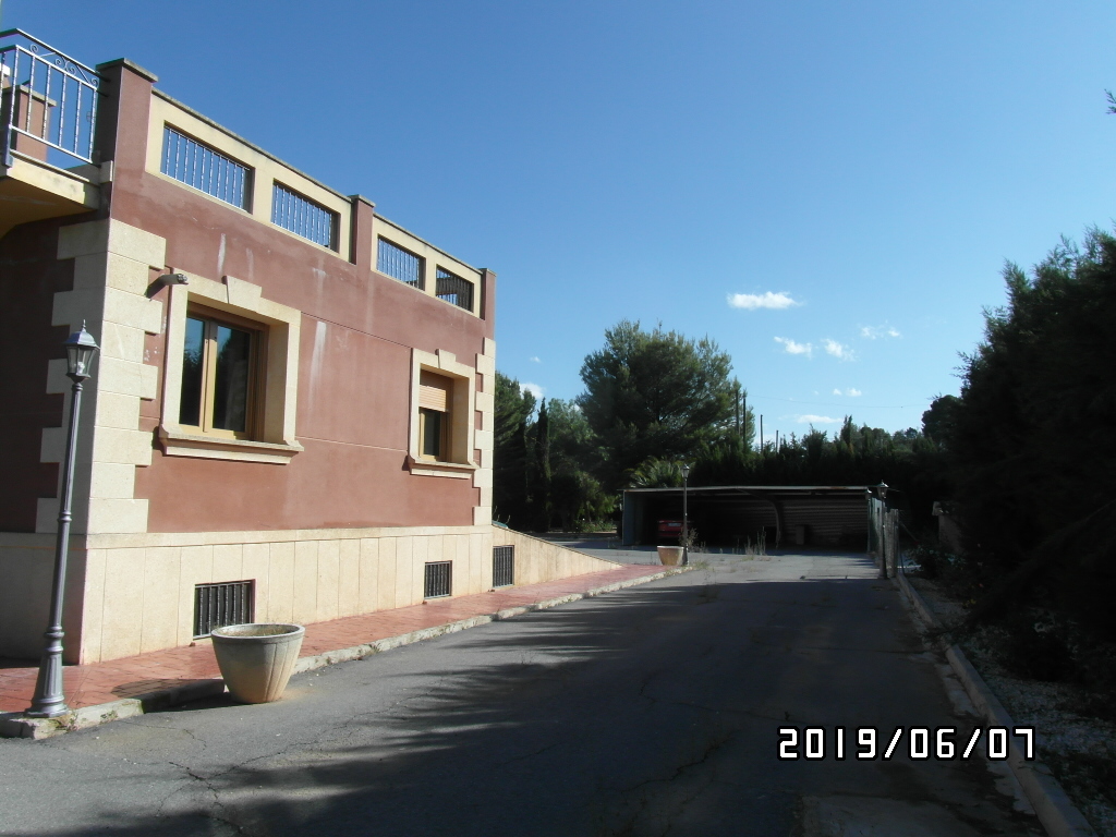 CHALET A SOLO 1 KM DE YECLA