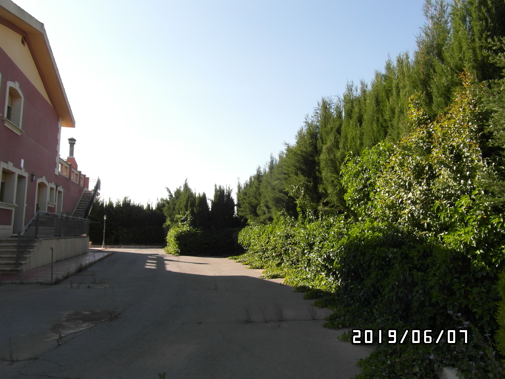 CHALET A SOLO 1 KM DE YECLA