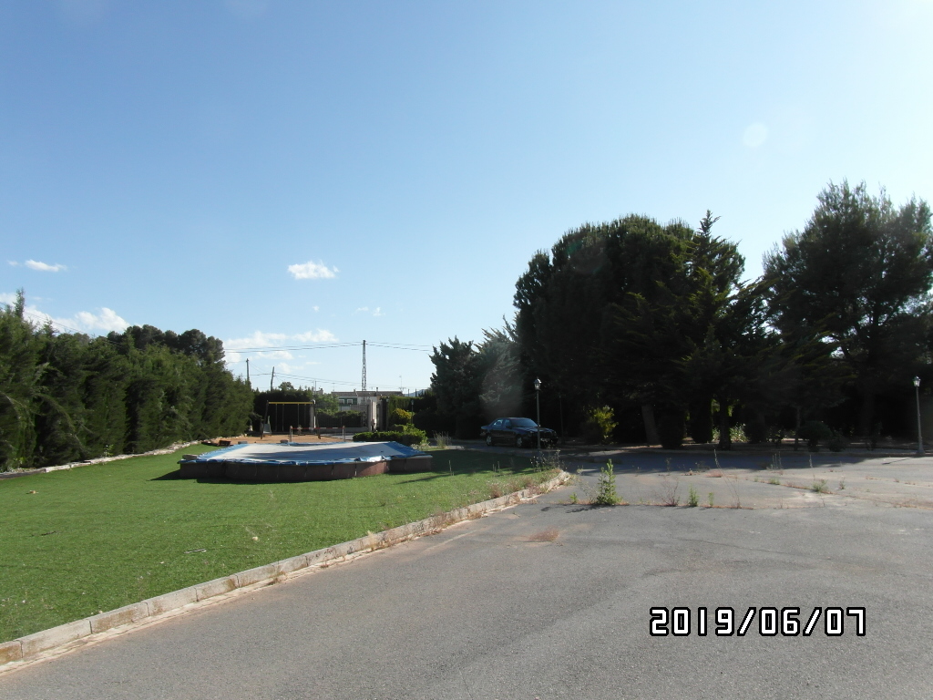 CHALET A SOLO 1 KM DE YECLA