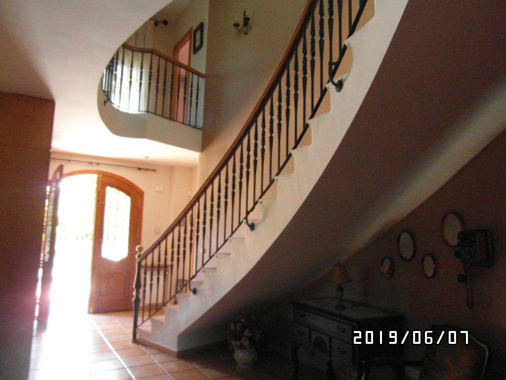 CHALET A SOLO 1 KM DE YECLA