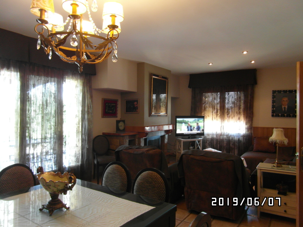 CHALET A SOLO 1 KM DE YECLA