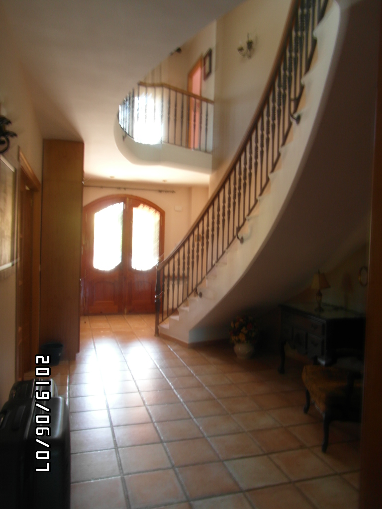 CHALET A SOLO 1 KM DE YECLA