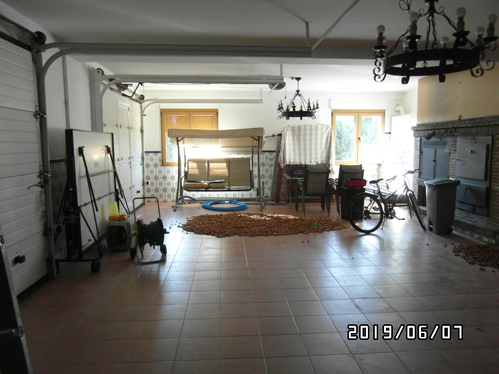 CHALET A SOLO 1 KM DE YECLA