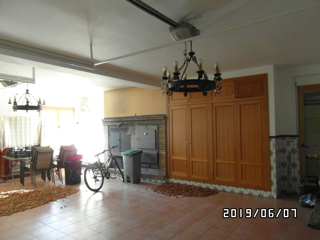 CHALET A SOLO 1 KM DE YECLA