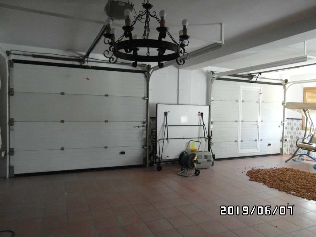 CHALET A SOLO 1 KM DE YECLA