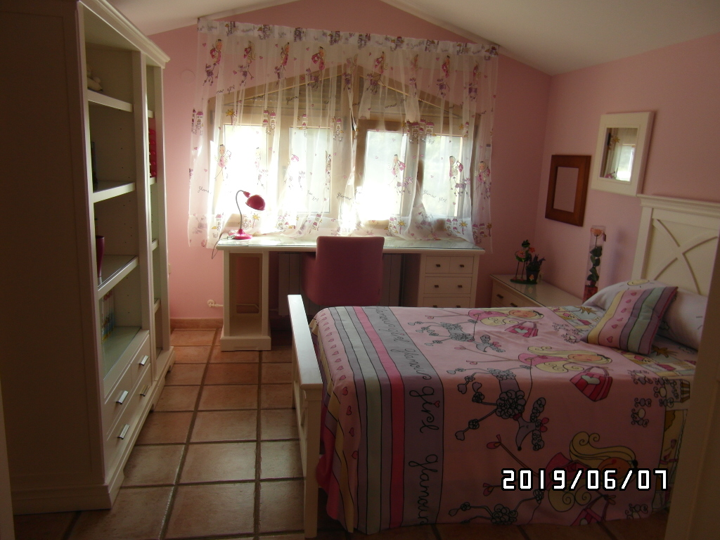 CHALET A SOLO 1 KM DE YECLA