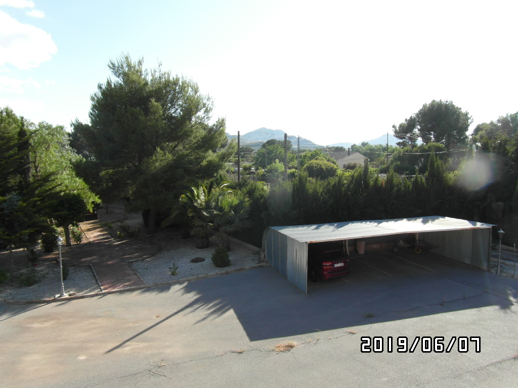 CHALET A SOLO 1 KM DE YECLA