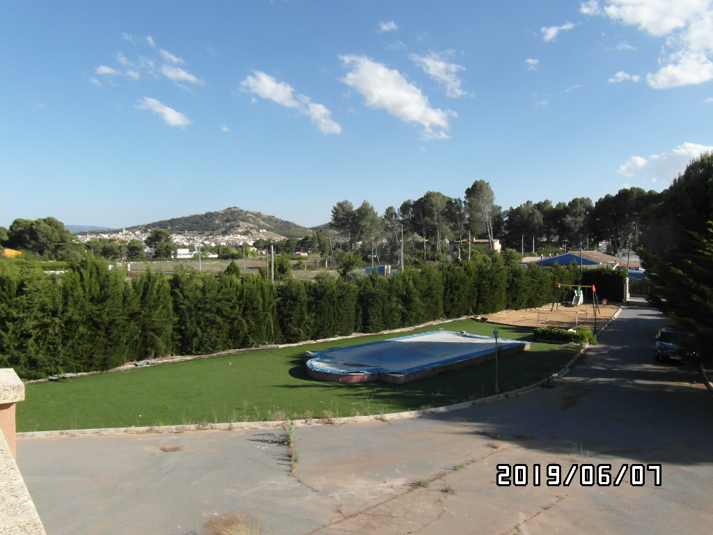 CHALET A SOLO 1 KM DE YECLA