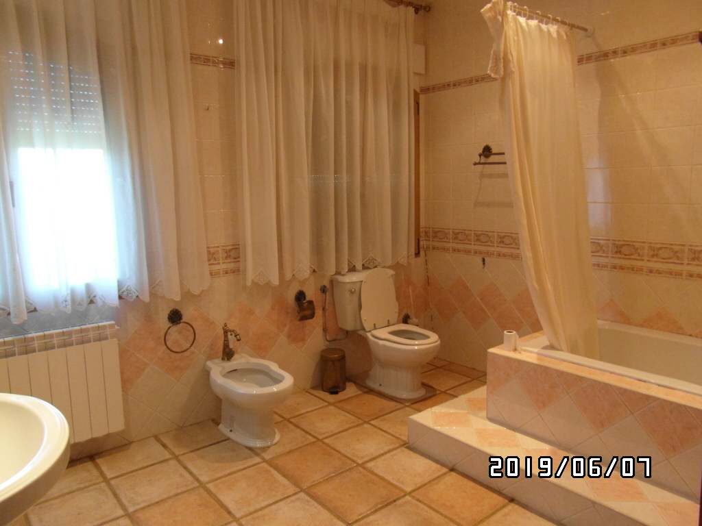 CHALET A SOLO 1 KM DE YECLA