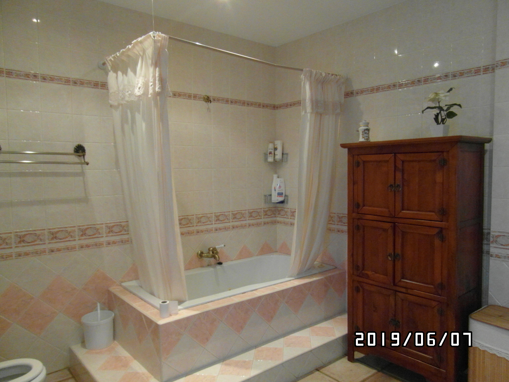 CHALET A SOLO 1 KM DE YECLA