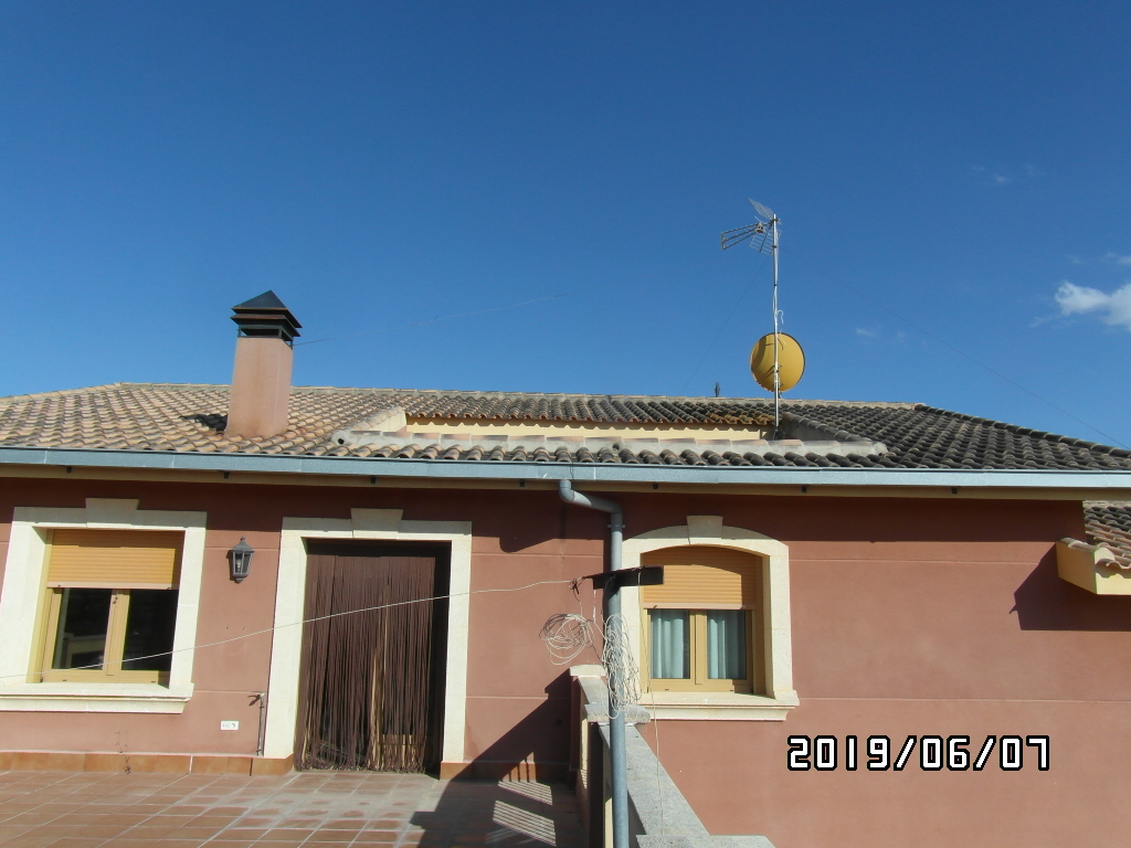 CHALET A SOLO 1 KM DE YECLA