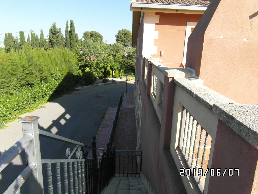 CHALET A SOLO 1 KM DE YECLA