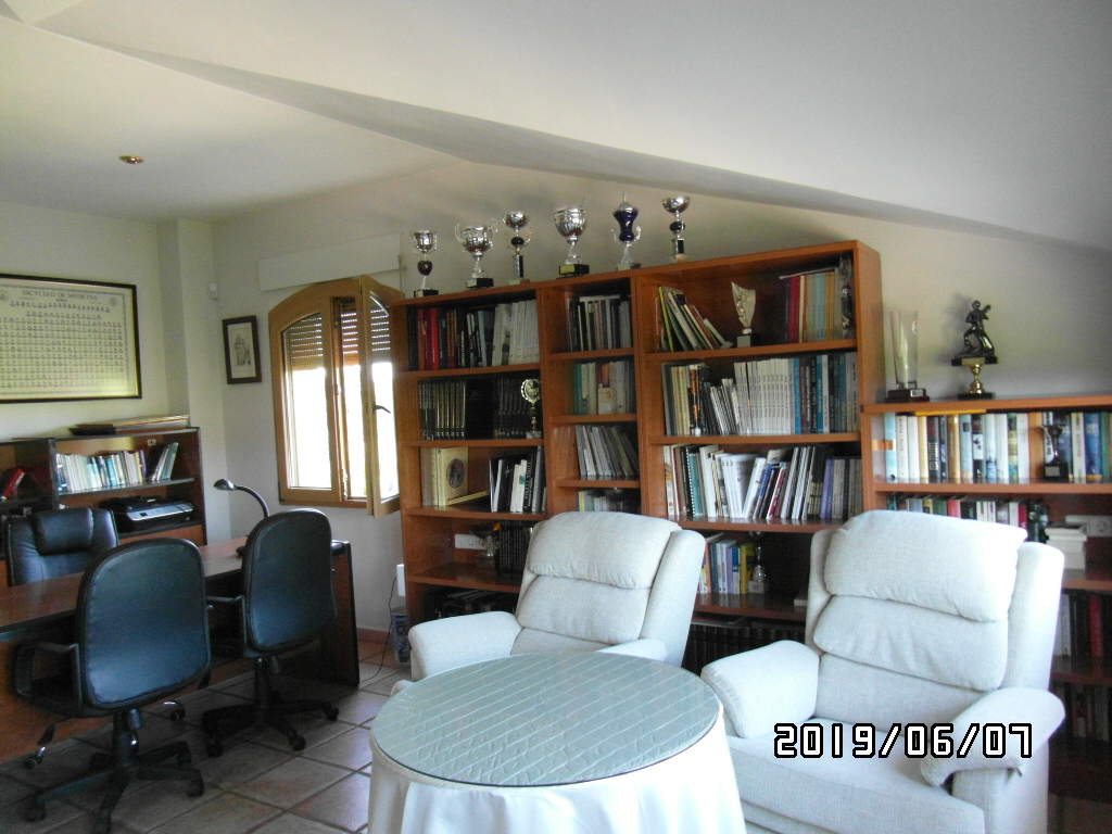 CHALET A SOLO 1 KM DE YECLA