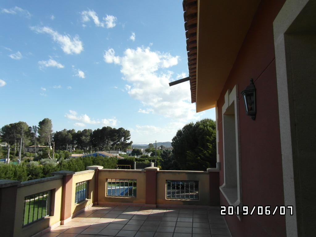 CHALET A SOLO 1 KM DE YECLA