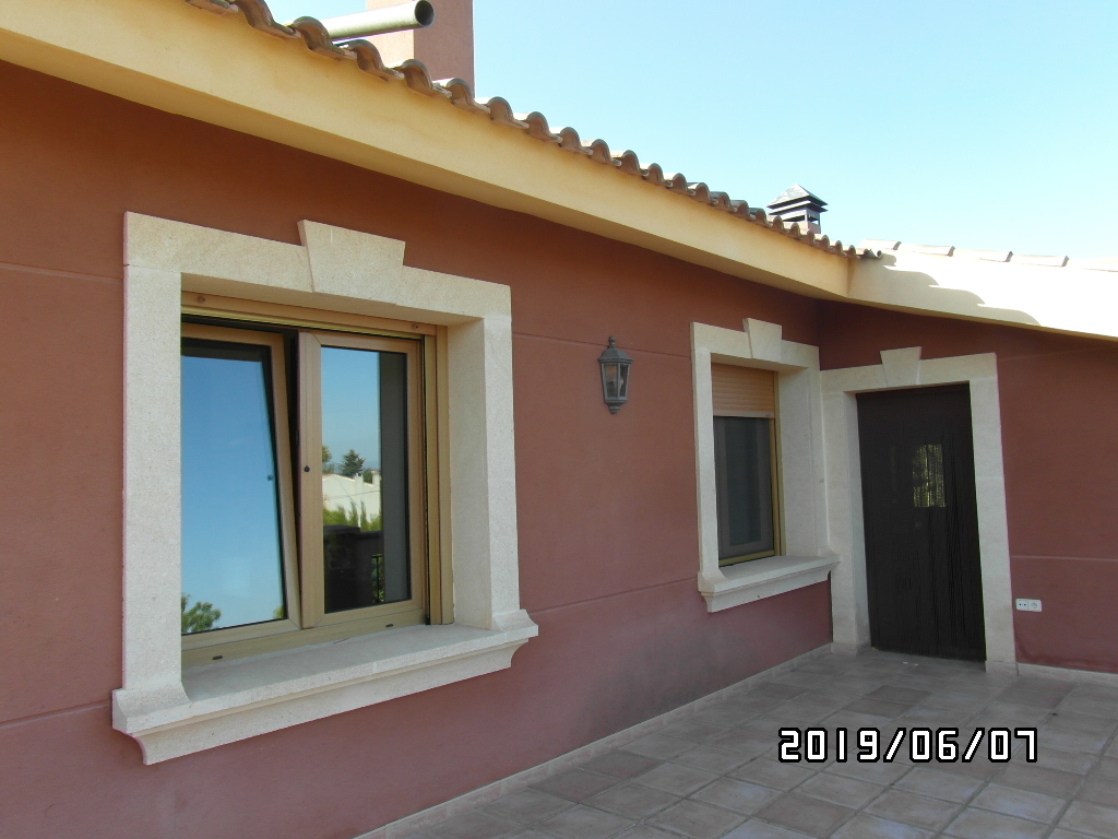 CHALET A SOLO 1 KM DE YECLA