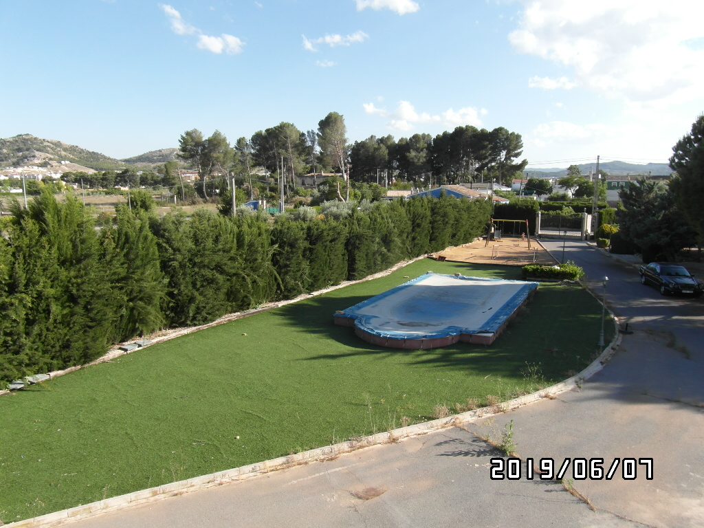 CHALET A SOLO 1 KM DE YECLA