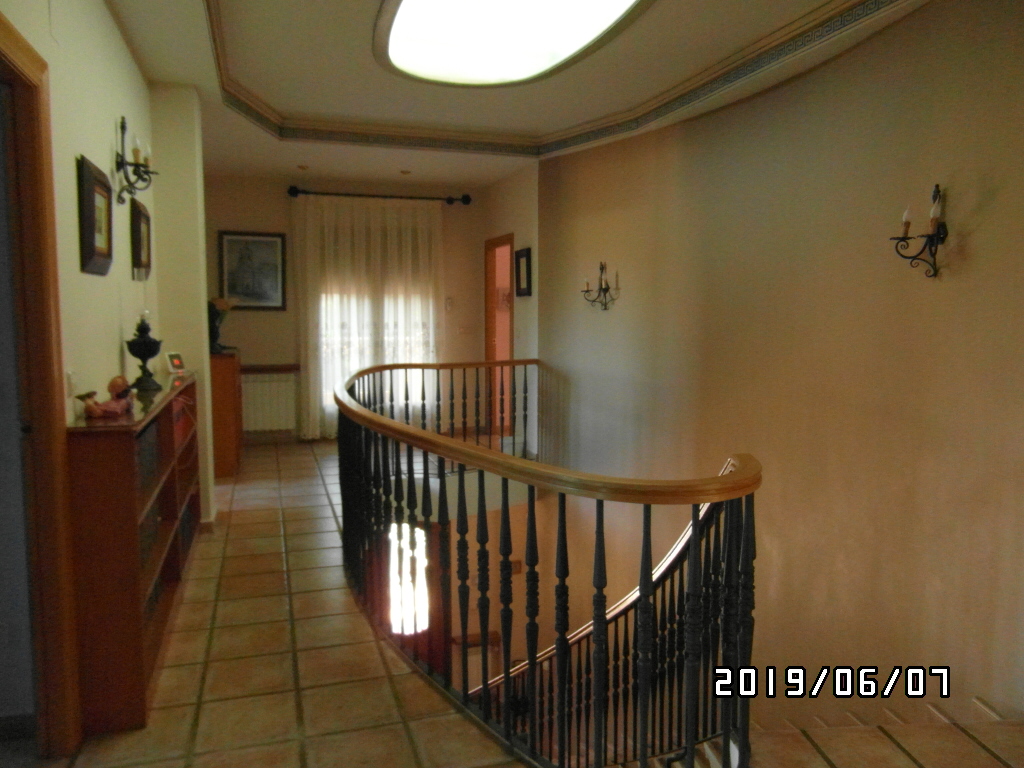 CHALET A SOLO 1 KM DE YECLA