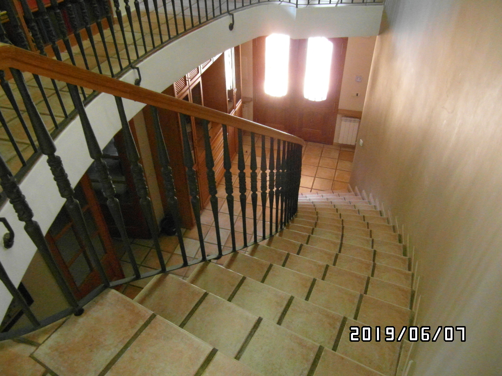 CHALET A SOLO 1 KM DE YECLA