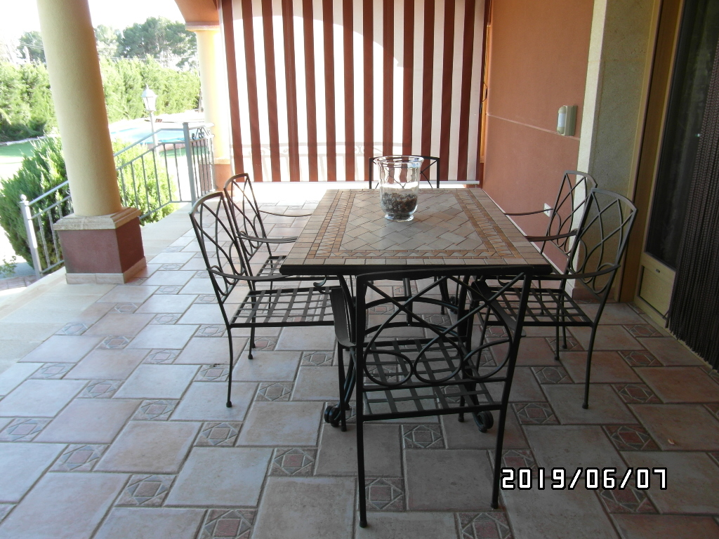 CHALET A SOLO 1 KM DE YECLA