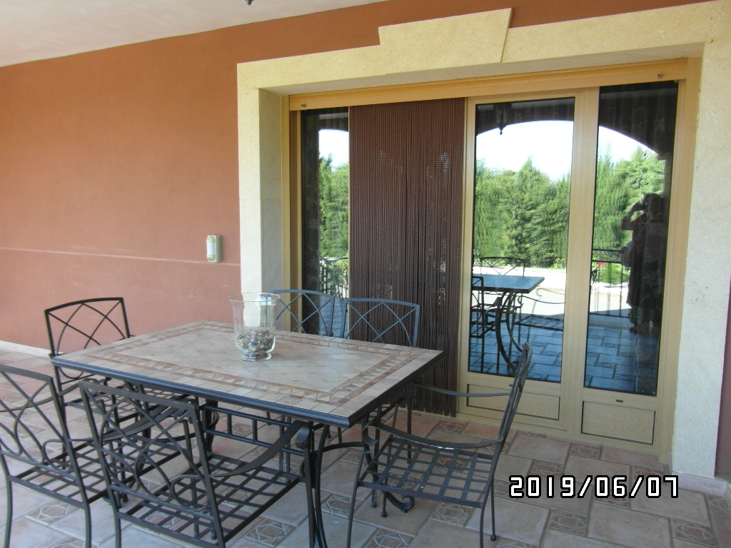 CHALET A SOLO 1 KM DE YECLA