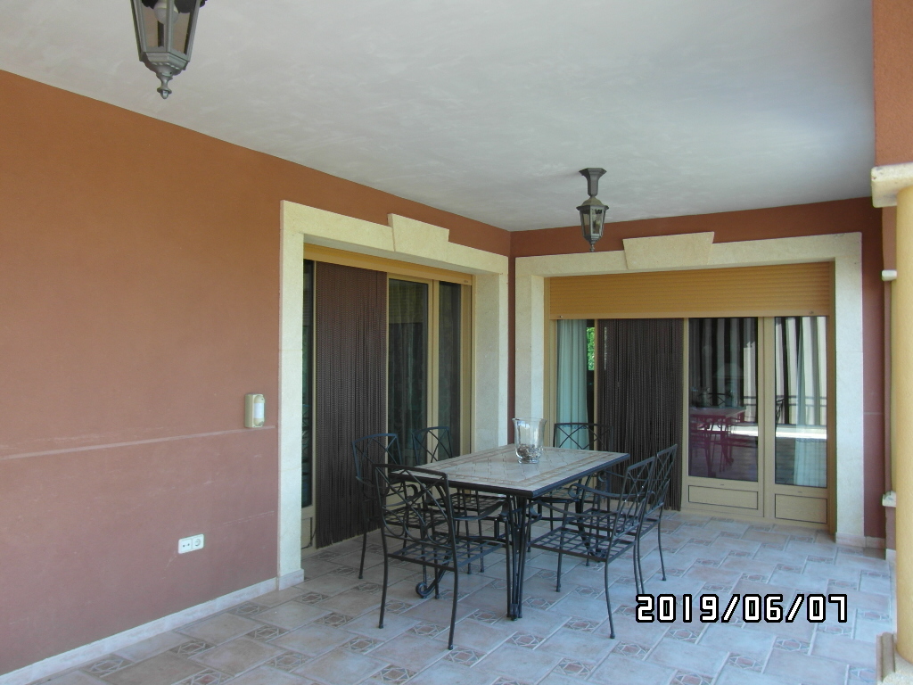 CHALET A SOLO 1 KM DE YECLA