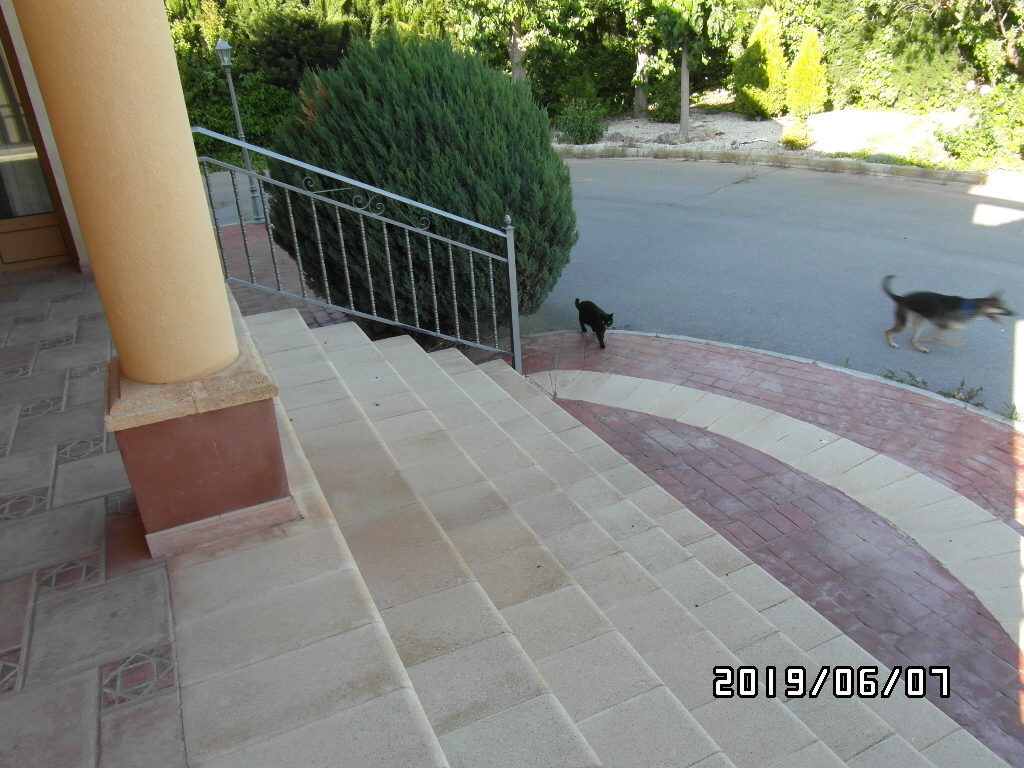 CHALET A SOLO 1 KM DE YECLA