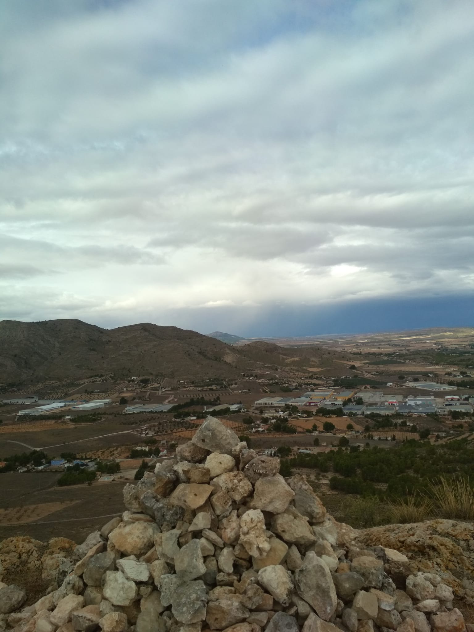 TERRENO CON PISCINA Y EN YECLA