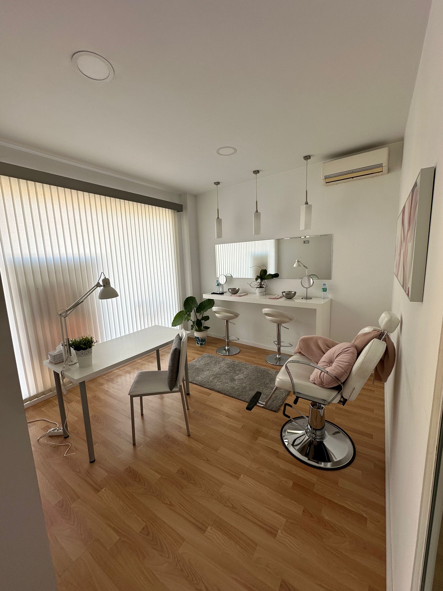 PISO INDEPENDIENTE EN PLANTA BAJA EN PLAZA CON JARDIN Y EN YECLA