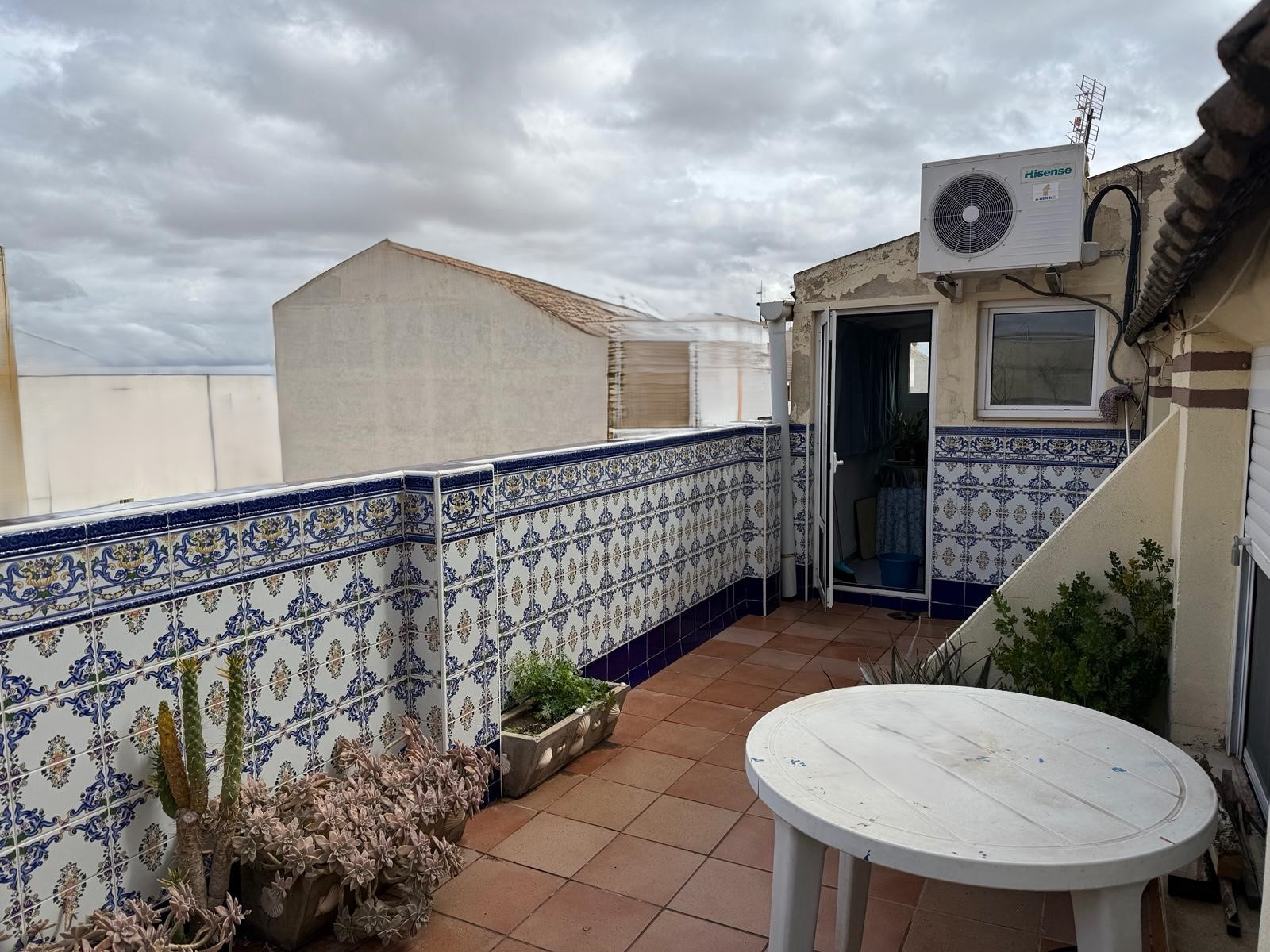 PISO ATICO CON ASCENSOR CERCA DE PLAZA DE SAN CAYETANO Y EN YECLA