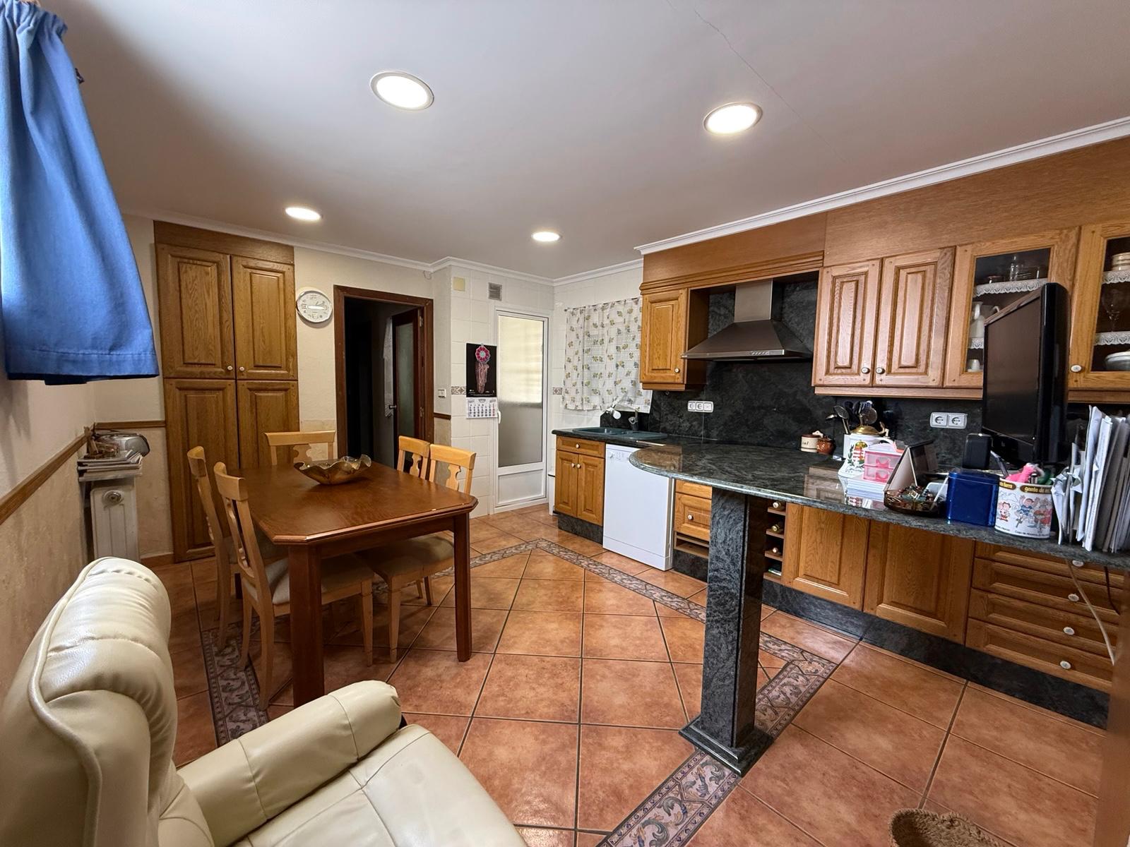 PISO ATICO CON ASCENSOR CERCA DE PLAZA DE SAN CAYETANO Y EN YECLA