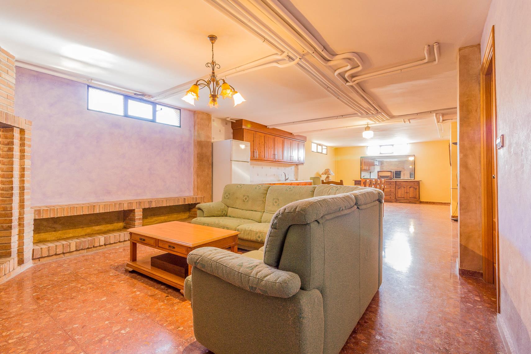 CHALET A 2 KM DE YECLA