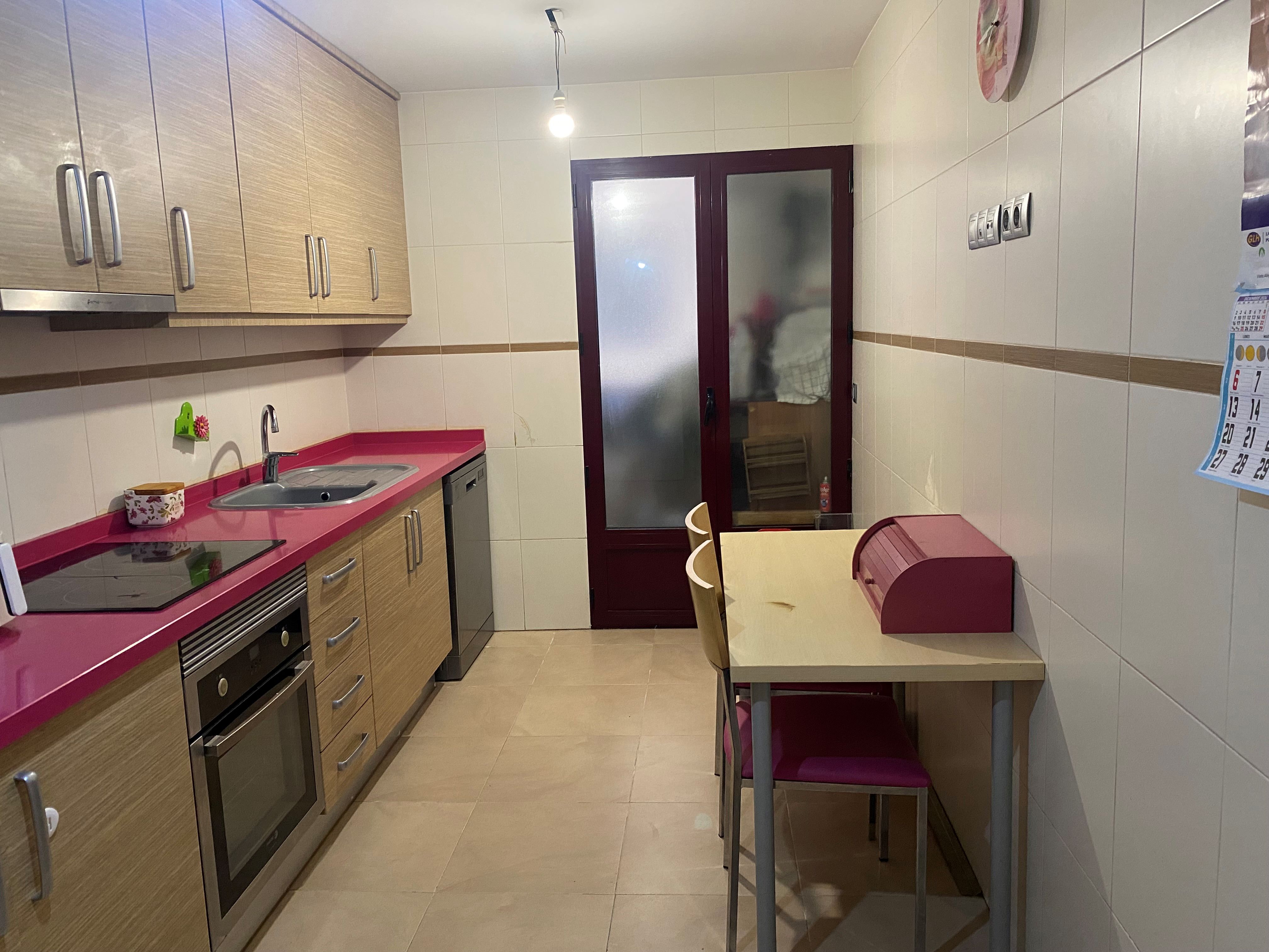 PISO SEMI NUEVO CON ASCENSOR Y PLAZA DE GARAJE EN YECLA