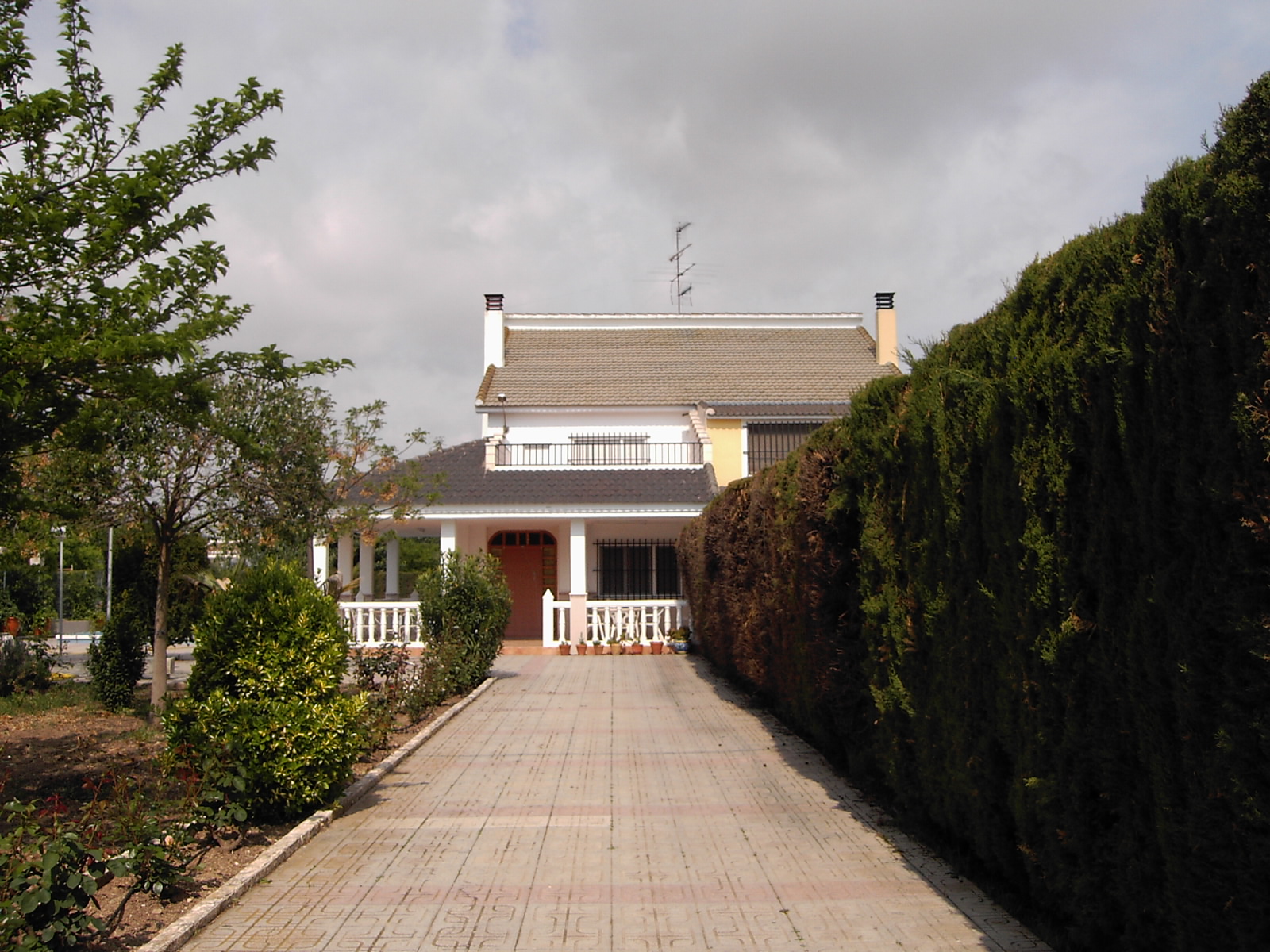 CHALET A 1 KM. CARRETERA DE ALMANSA