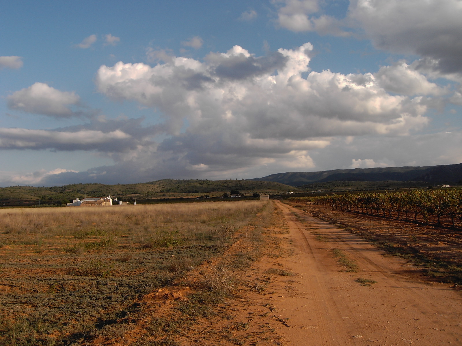 CHALET CON CASA DE CAMPO VIEJA