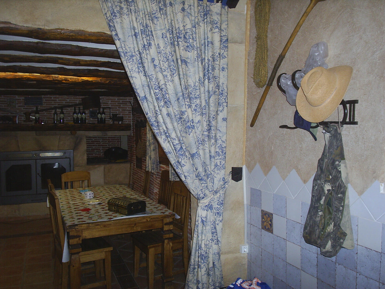 CHALET PARA VIVIR CERCA DEL AEROPUERTO DE ALICANTE Y EN YECLA