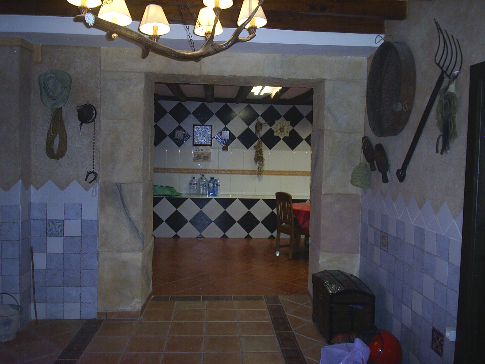 CHALET PARA VIVIR CERCA DEL AEROPUERTO DE ALICANTE Y EN YECLA