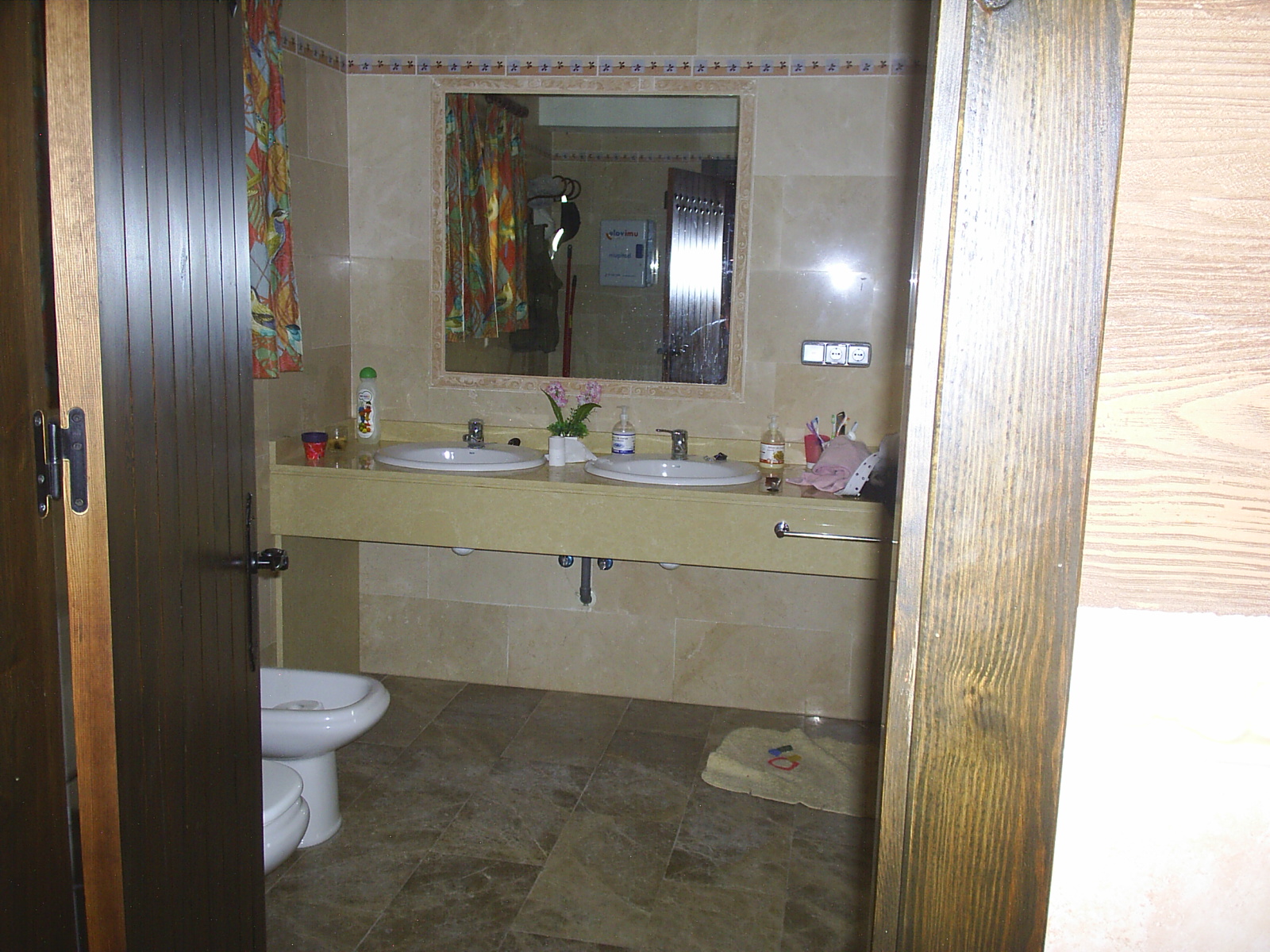 CHALET PARA VIVIR CERCA DEL AEROPUERTO DE ALICANTE Y EN YECLA