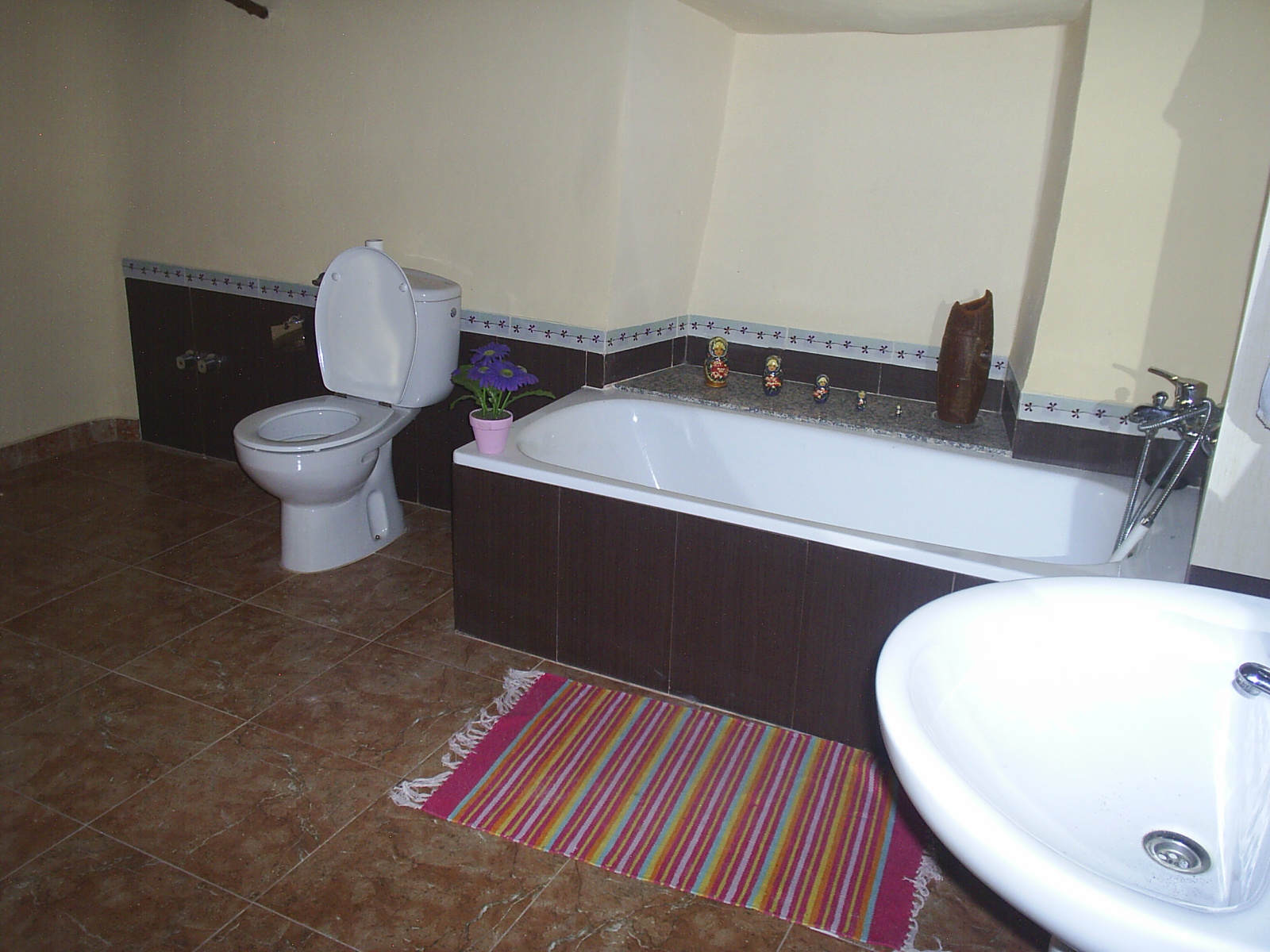 CHALET PARA VIVIR CERCA DEL AEROPUERTO DE ALICANTE Y EN YECLA